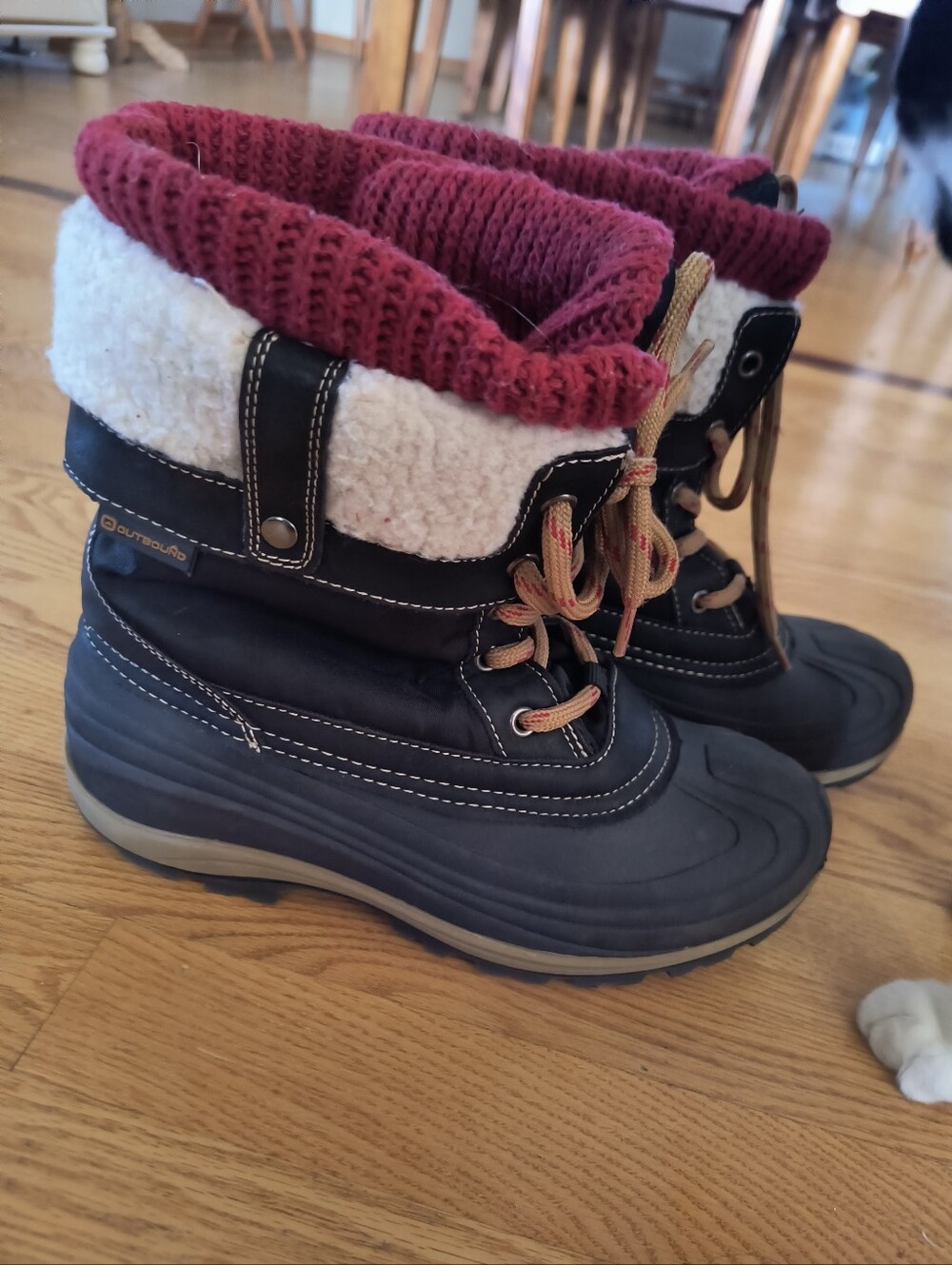 Outbound Red Cream Black Winter Snow Boots Size 8